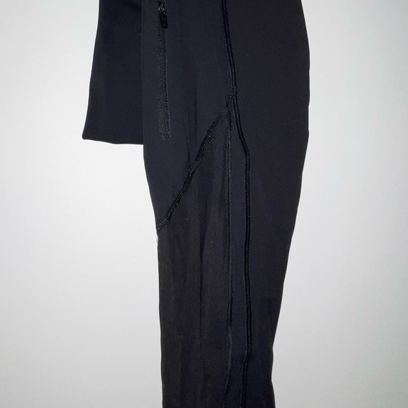 SOLD Lululemon mesh side capri - Picture 5 of 6